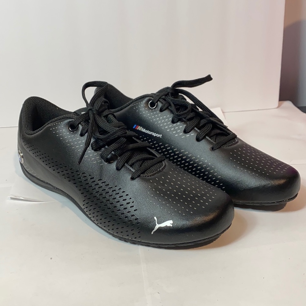 Puma BMW Motorsport size 6.5C. I’m excellent preowned condition